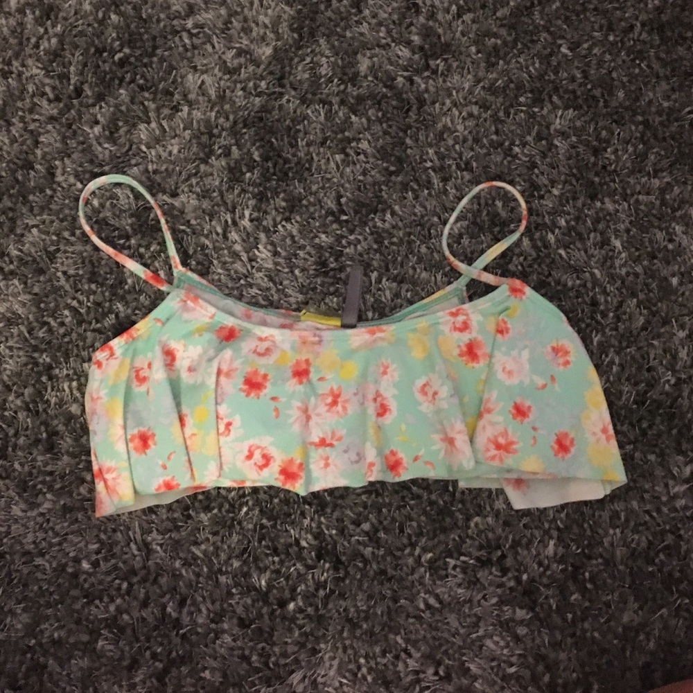 Ruffle Bikini top w/ non-removable padding